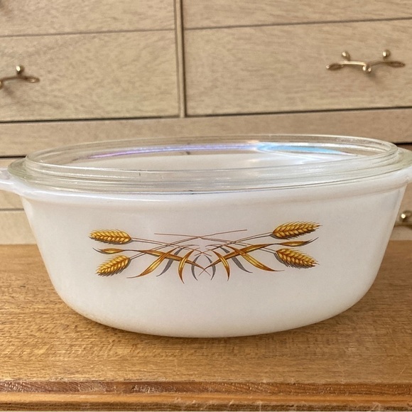 Vintage Fire King 2 Qt. Wheat Casserole Dish with lid. - Picture 1 of 3